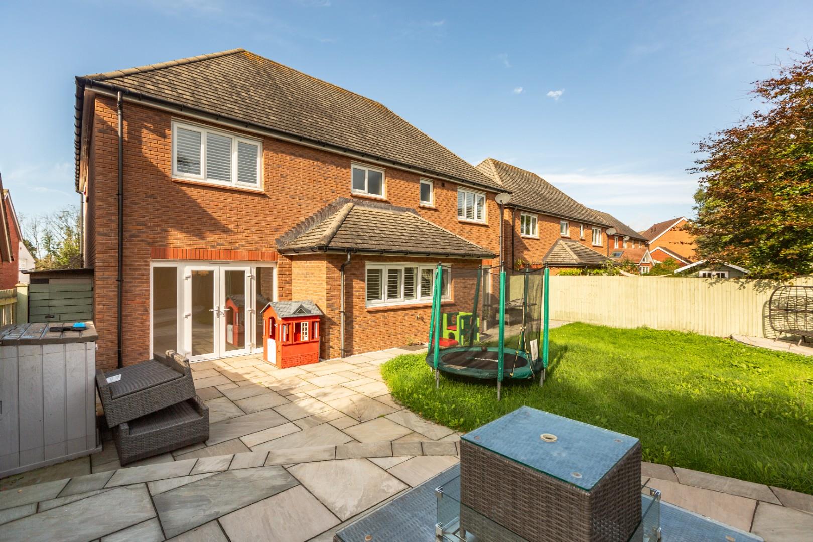 White Knight Gardens, Bishopston, Swansea, SA3 3DR